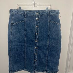 Old Navy Plus Size Denim Button-Front Pencil Skirt